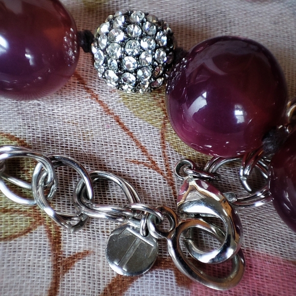 Juicy Plum Purple Round Graduated Lucite Chunky Beaded Necklace Rhinestone Beads - Picture 4 of 8